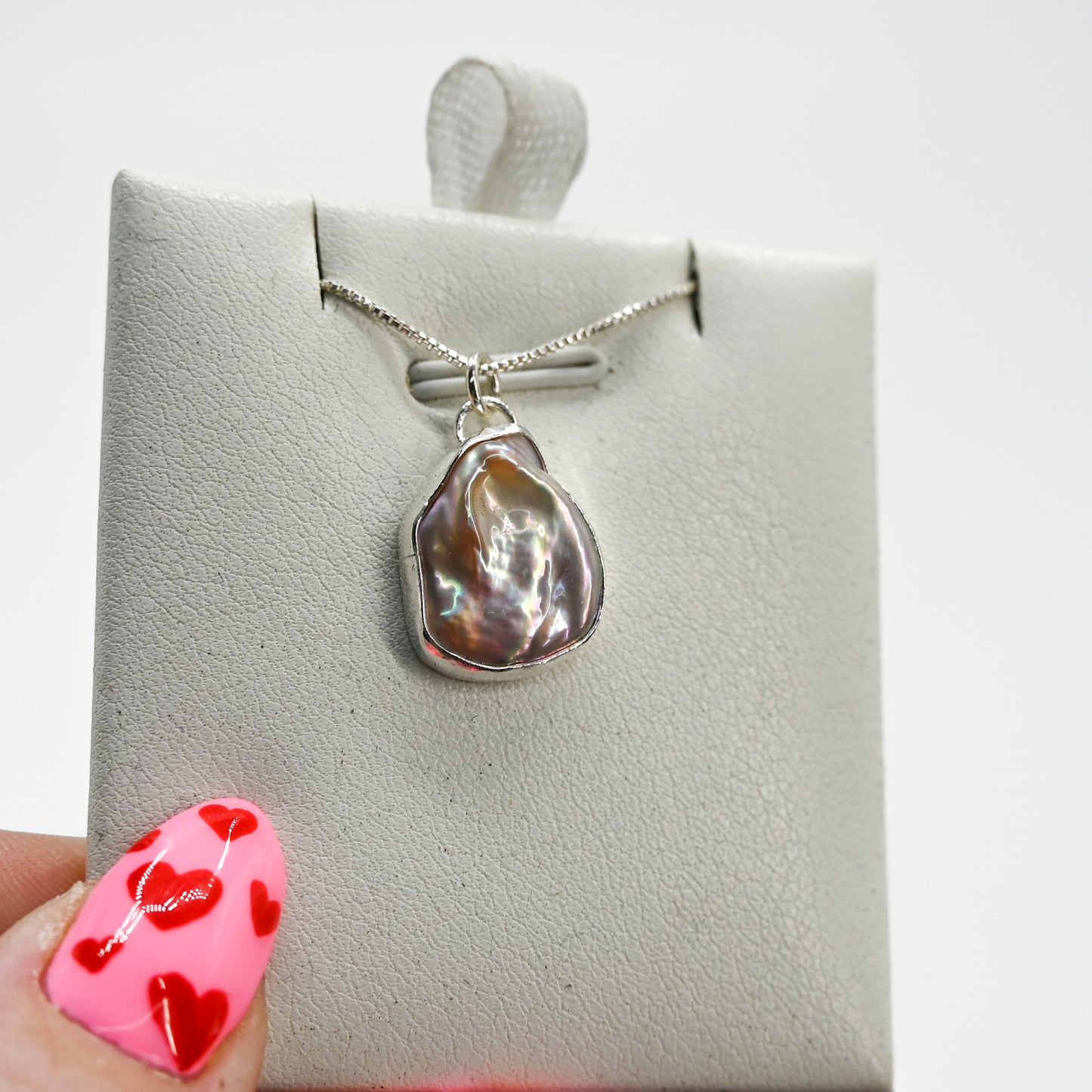 Large lustrous pearl necklace