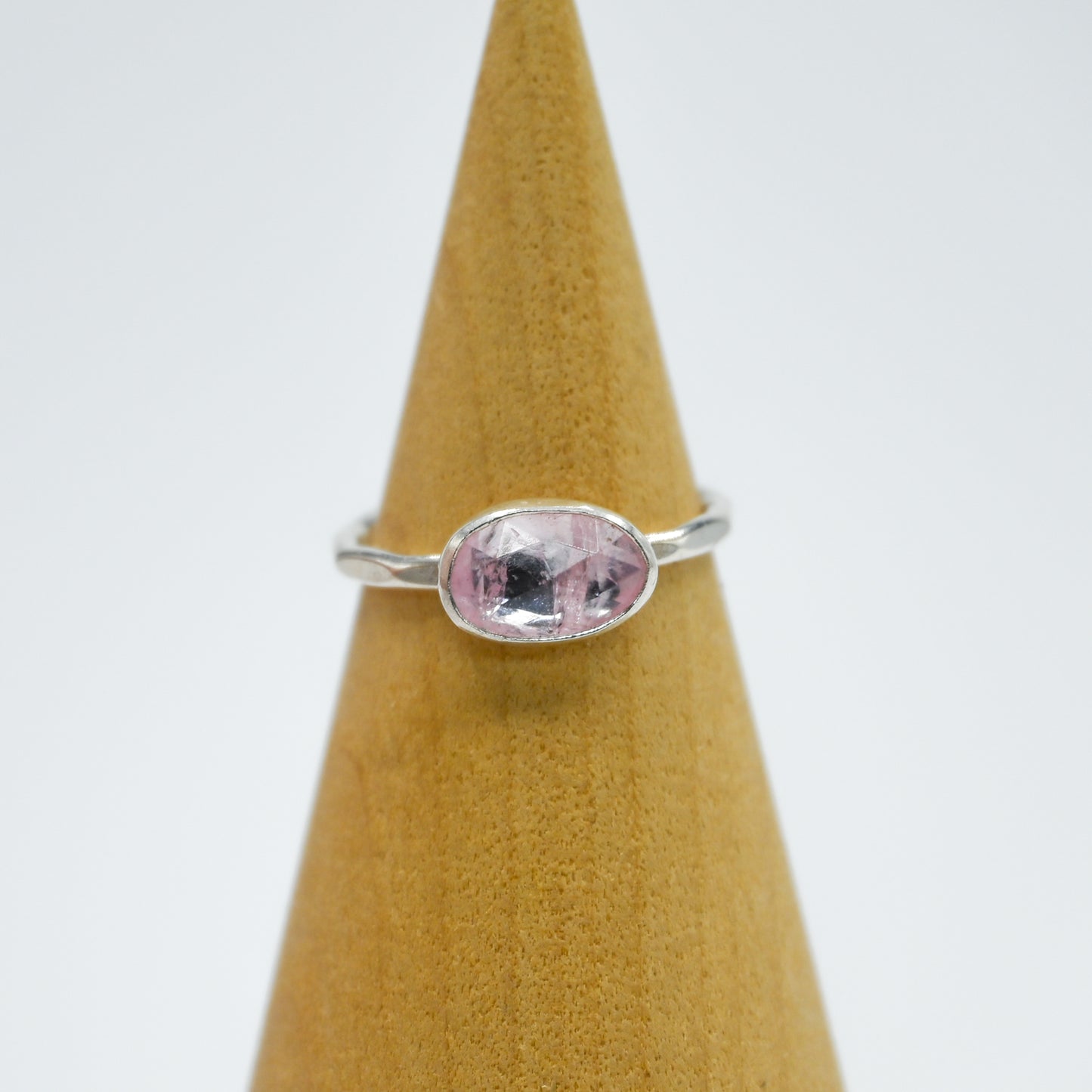 Horizontal morganite size 6