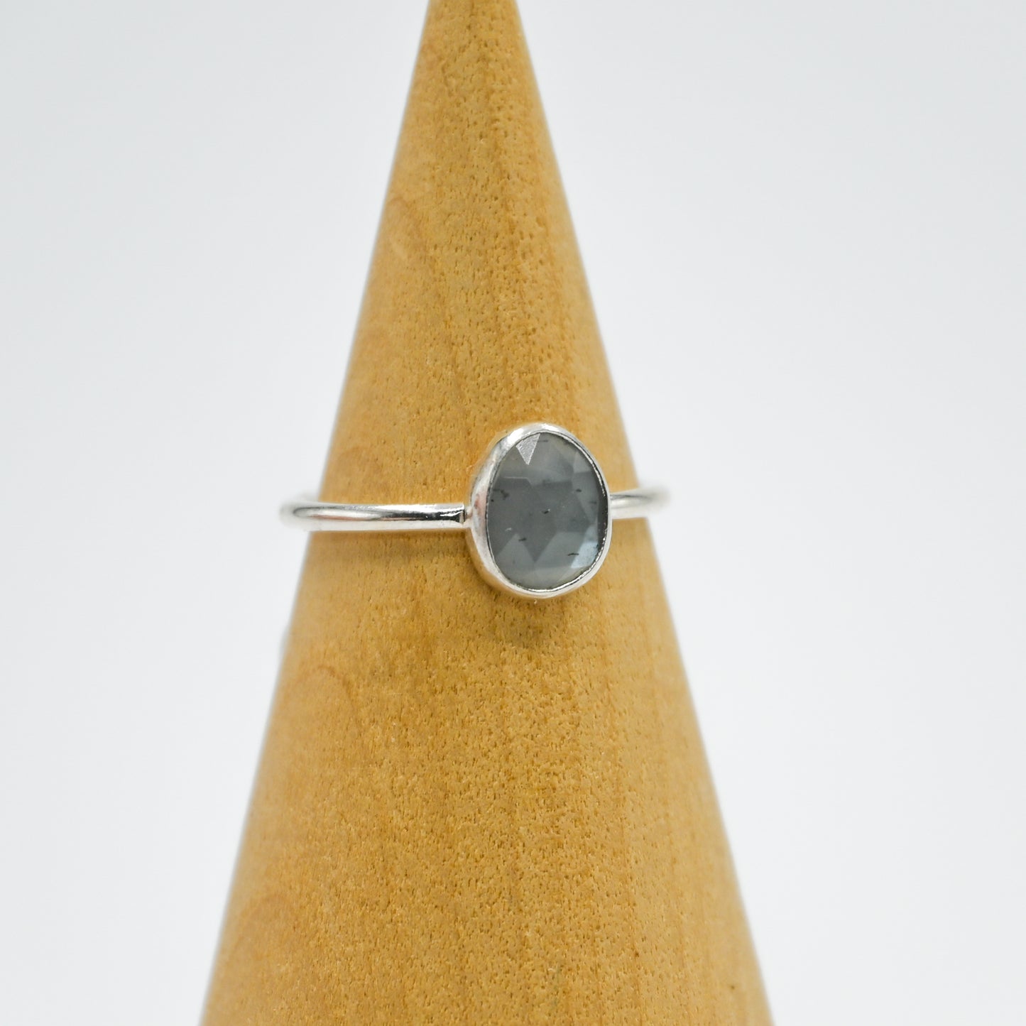 Rosecut gray moonstone size 7
