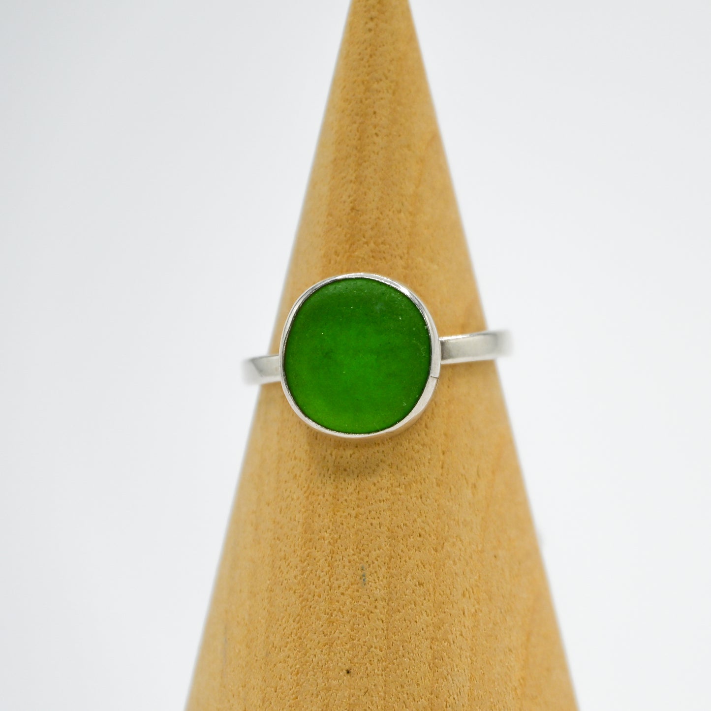 Green sea glass size 8