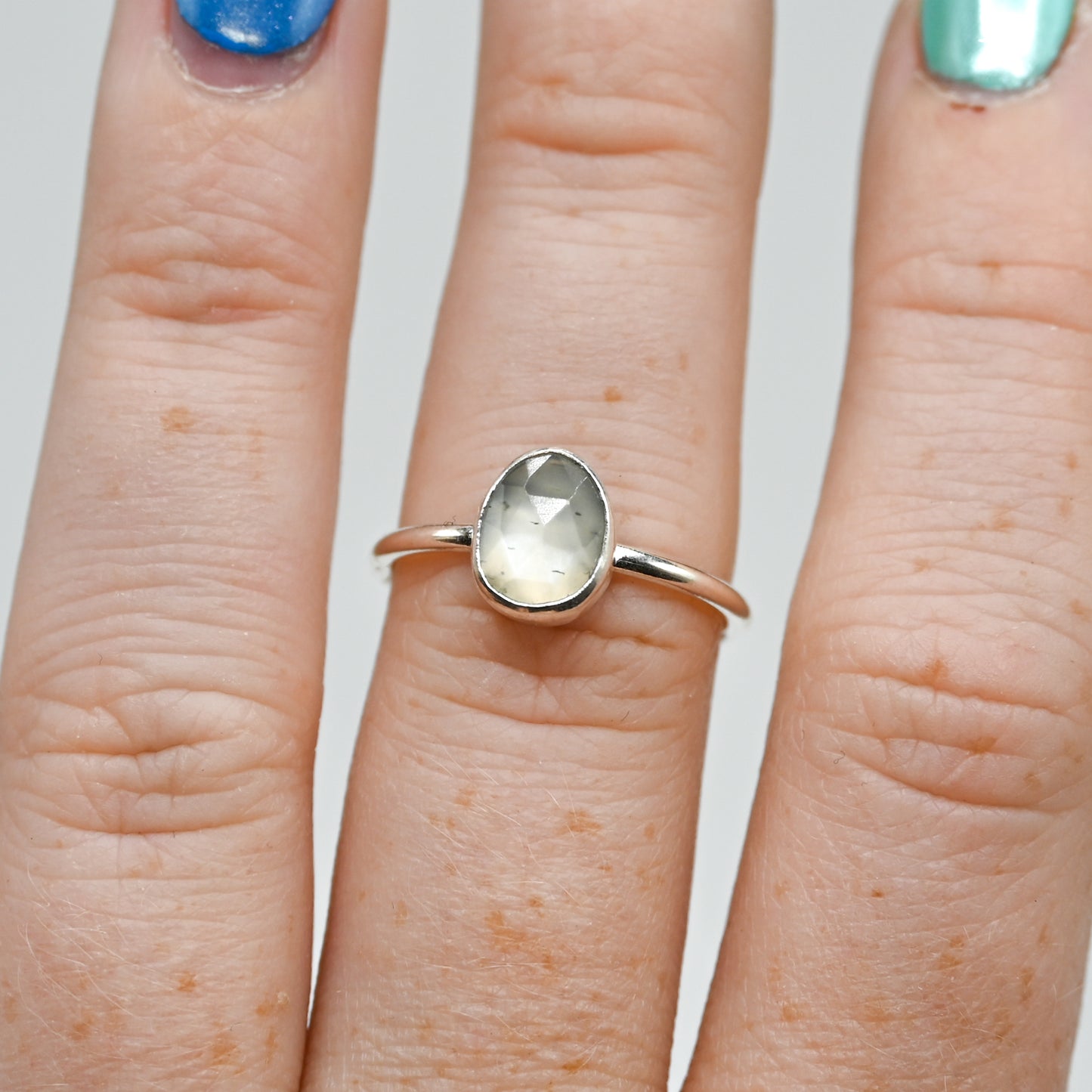 Rosecut gray moonstone size 7