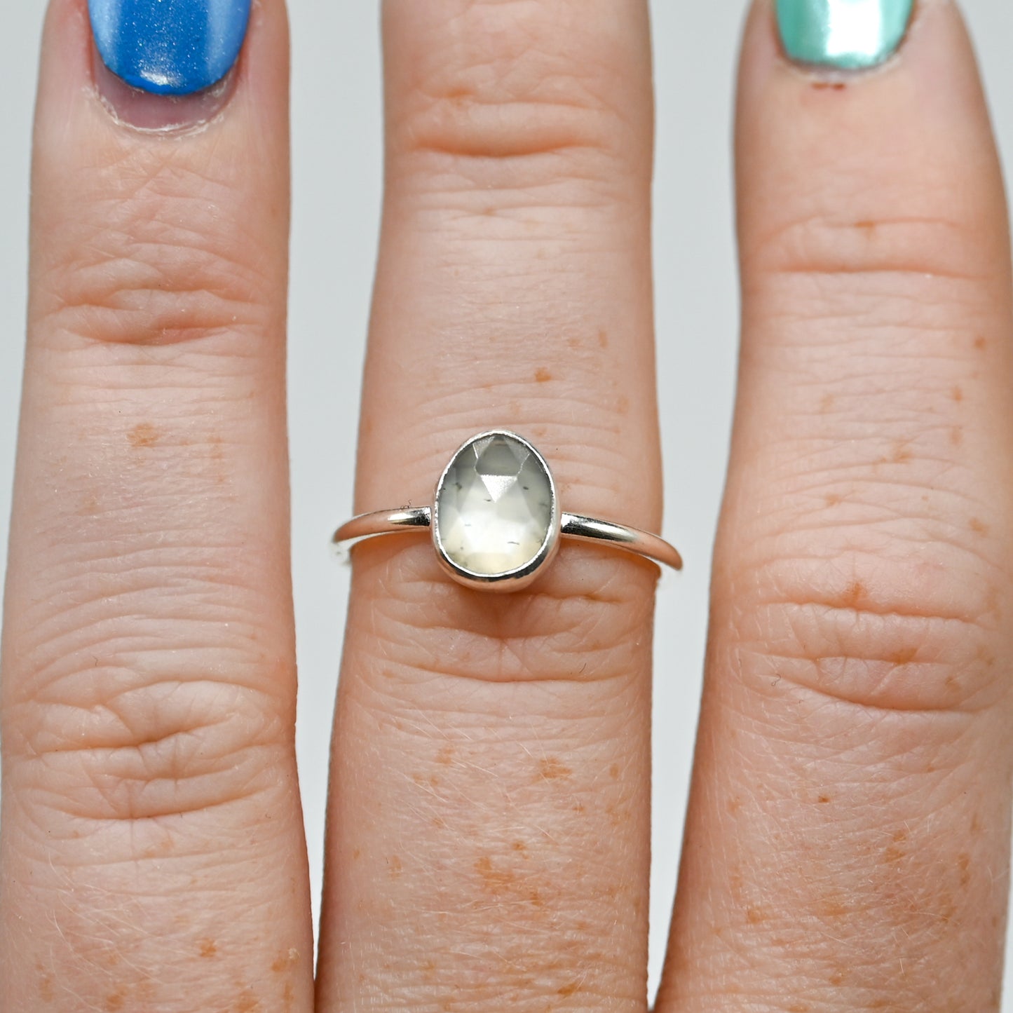 Rosecut gray moonstone size 7