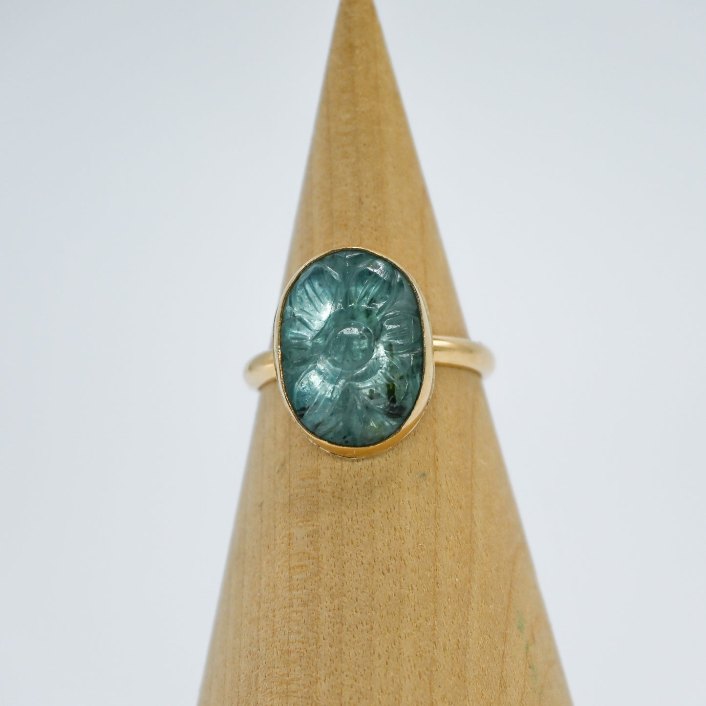 Gold fill oval carved aqua kyanite size 8