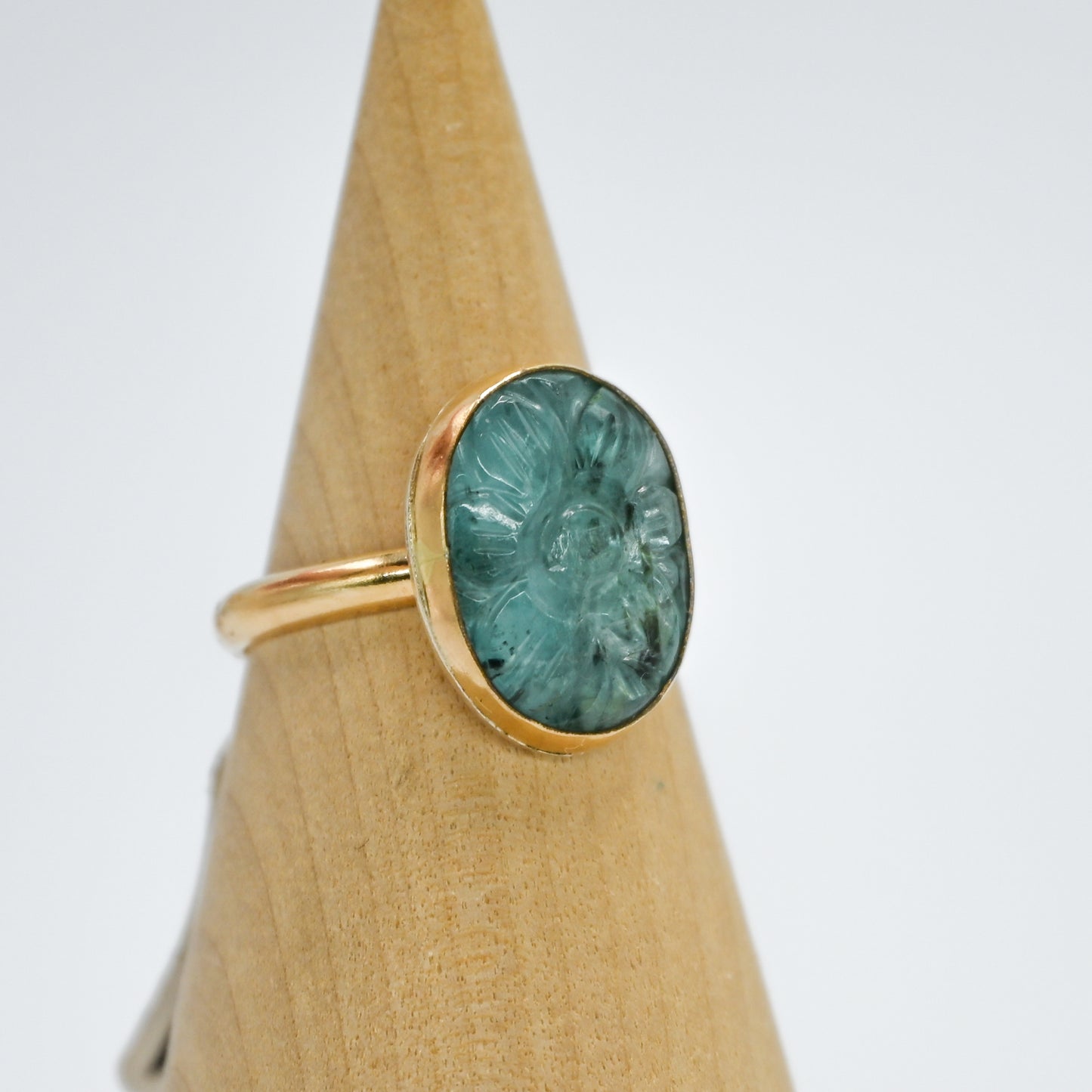 Gold fill oval carved aqua kyanite size 8