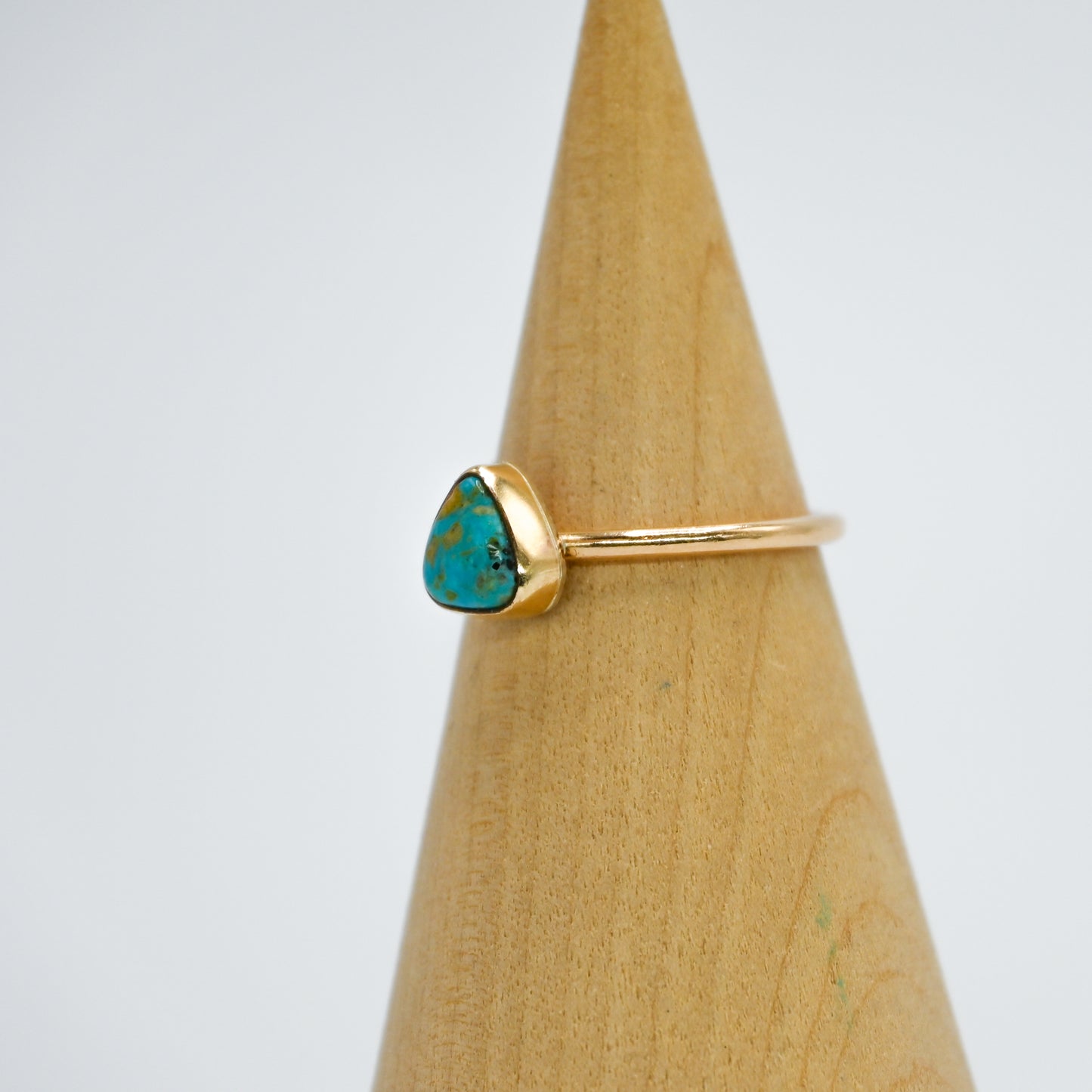 Gold fill triangle size 8