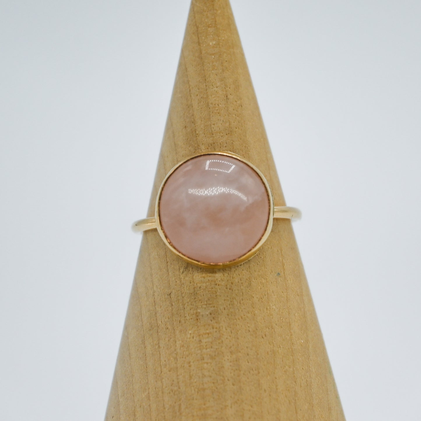 Gold fill xl round rose quartz size 8.5