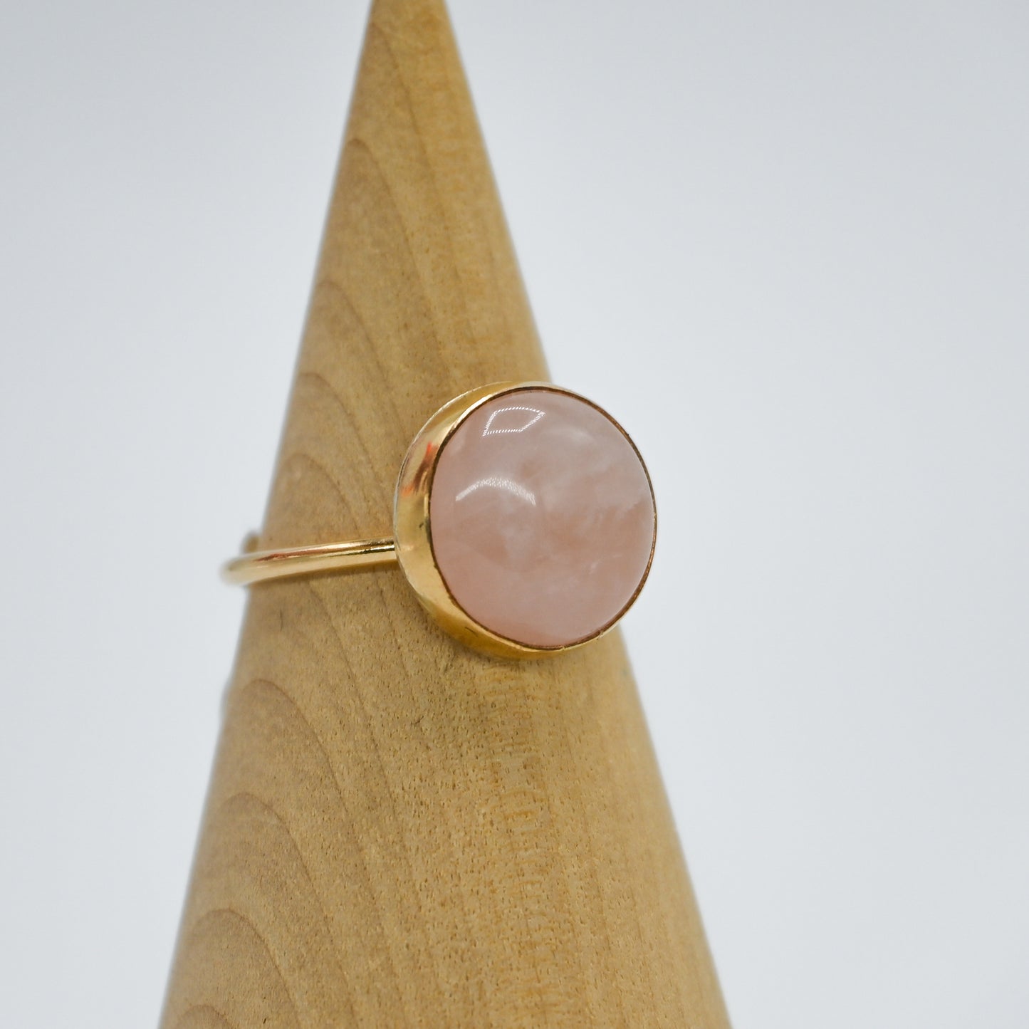 Gold fill xl round rose quartz size 8.5