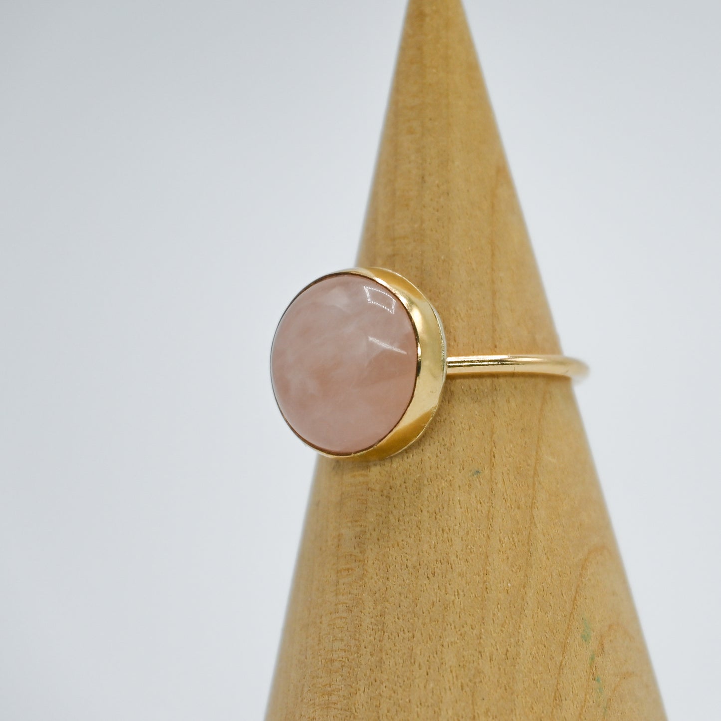 Gold fill xl round rose quartz size 8.5