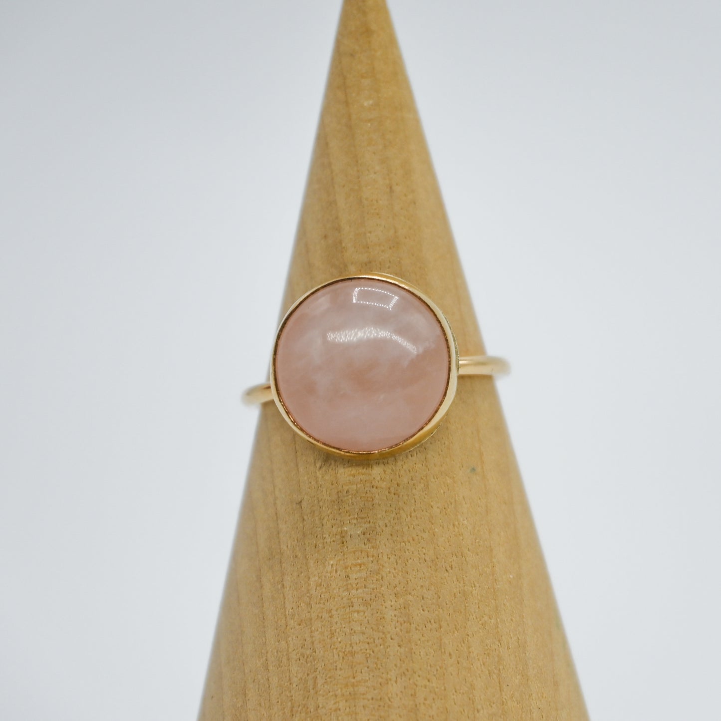 Gold fill xl round rose quartz size 8.5