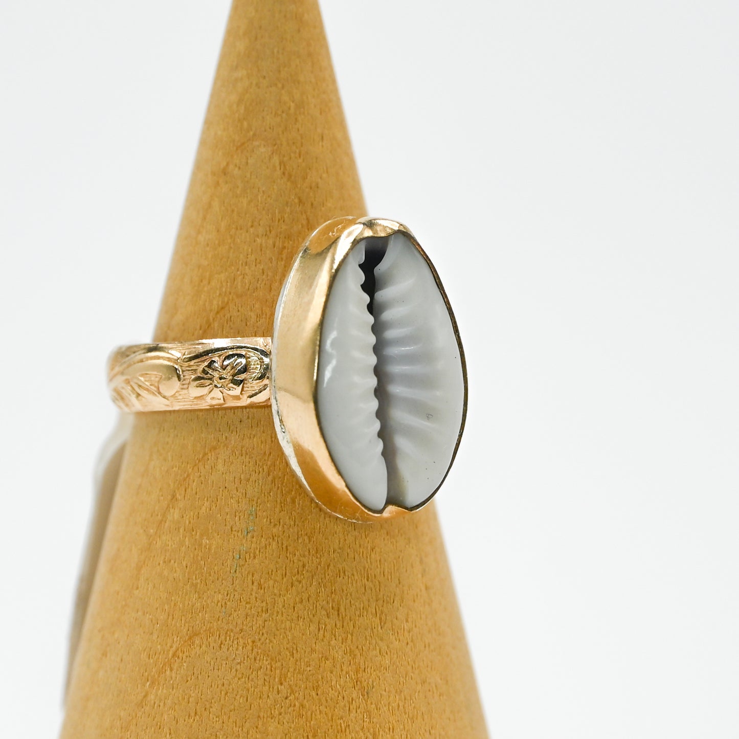 Gold fill cowrie size 6.5