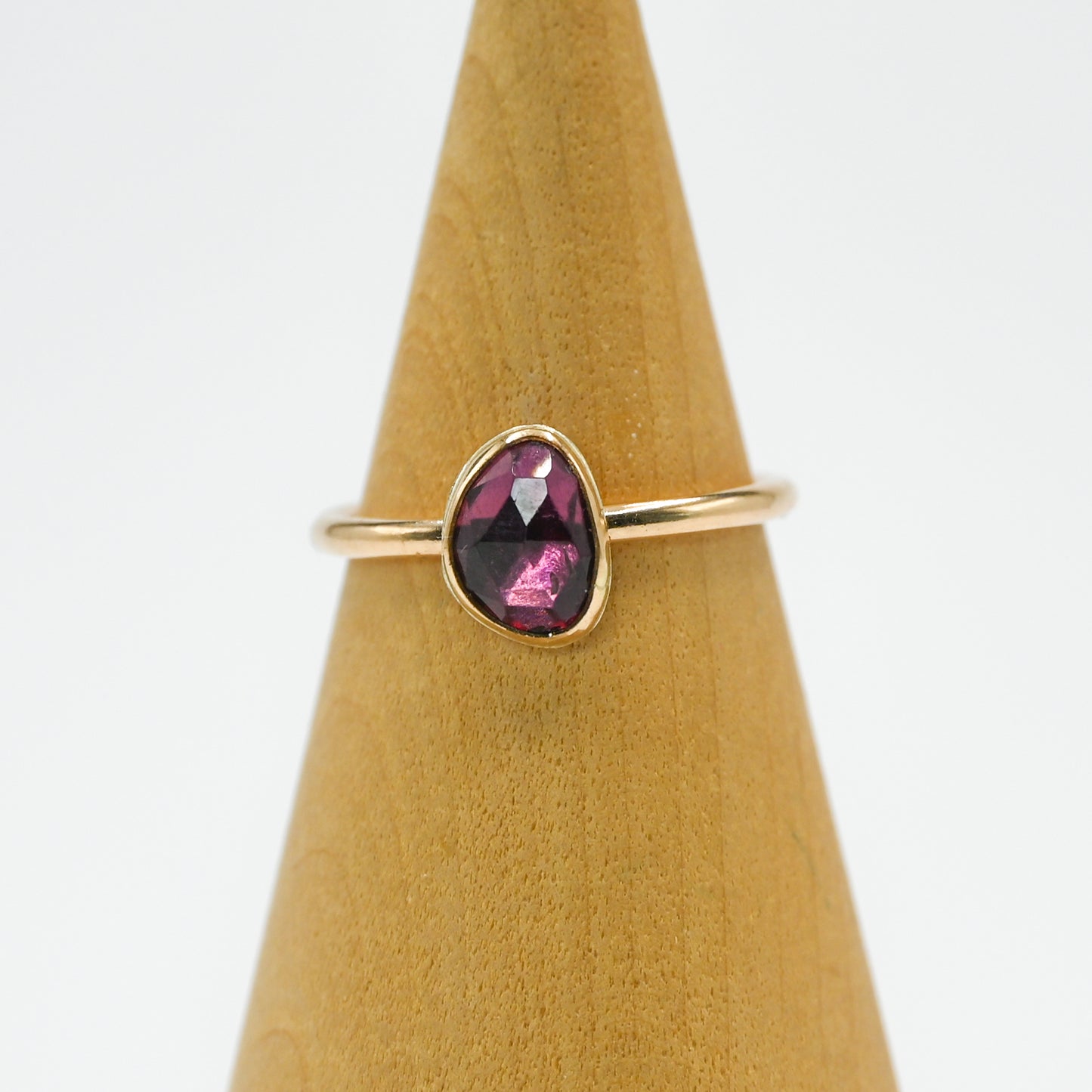 Gold fill rose cut garnet size 6.75