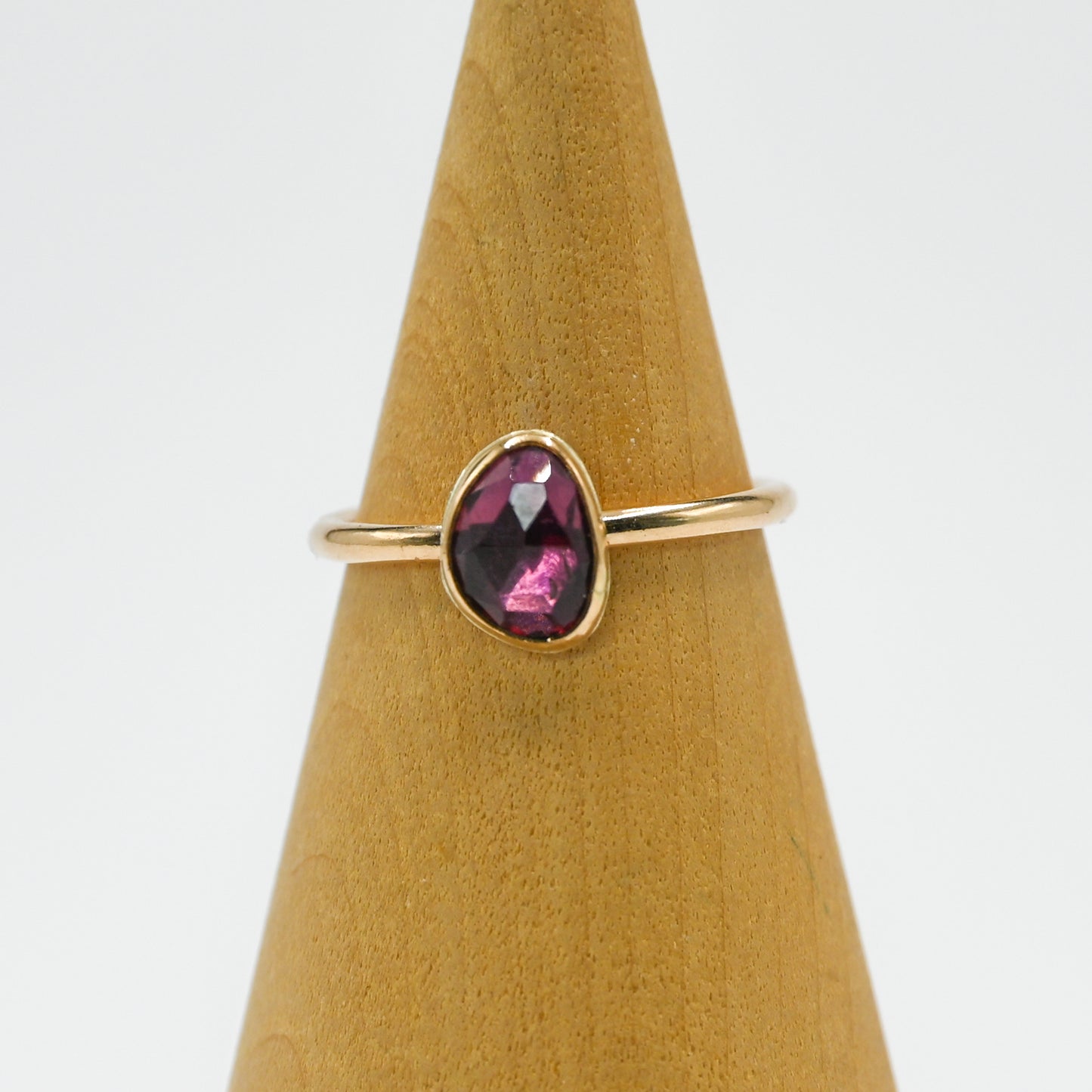 Gold fill rose cut garnet size 6.75