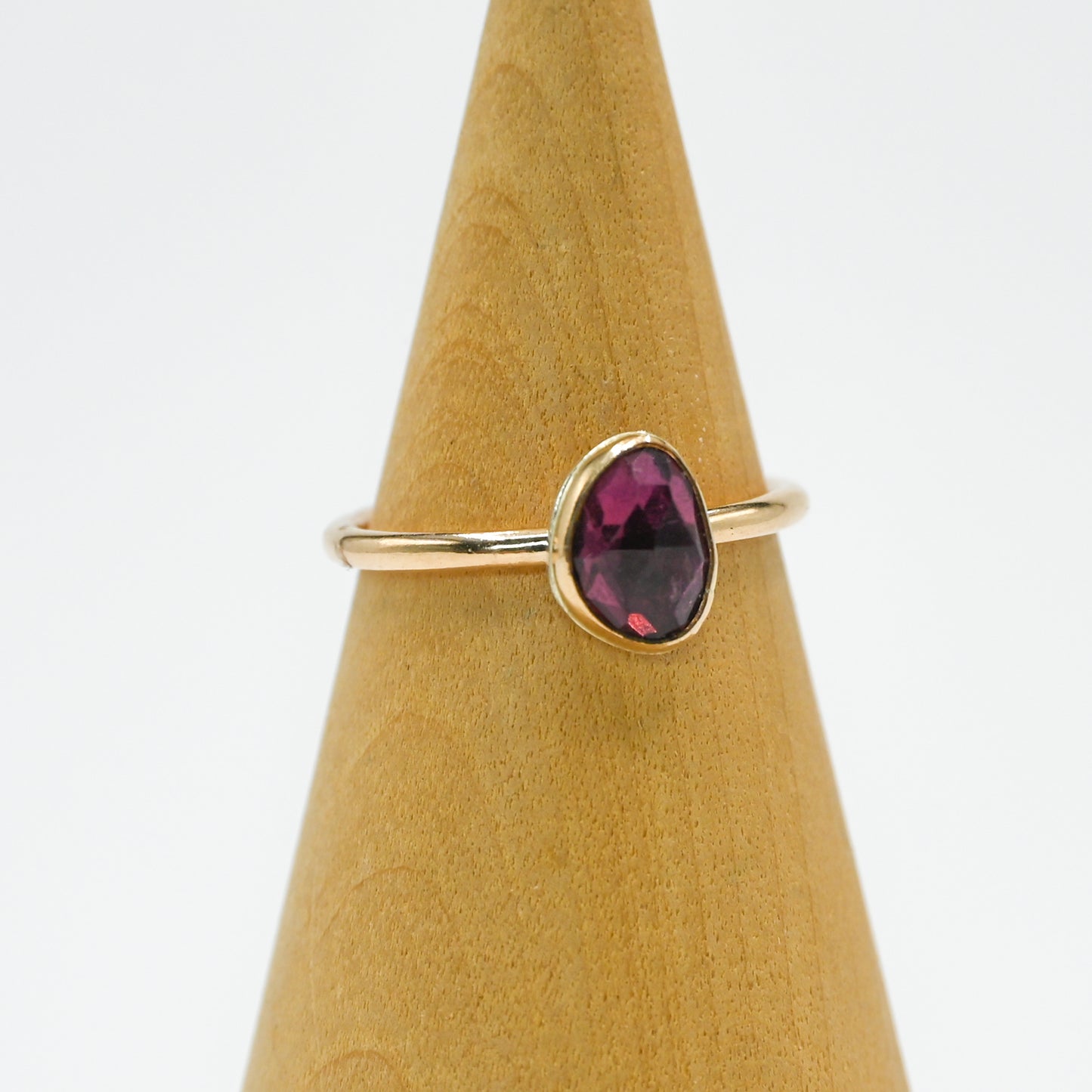 Gold fill rose cut garnet size 6.75