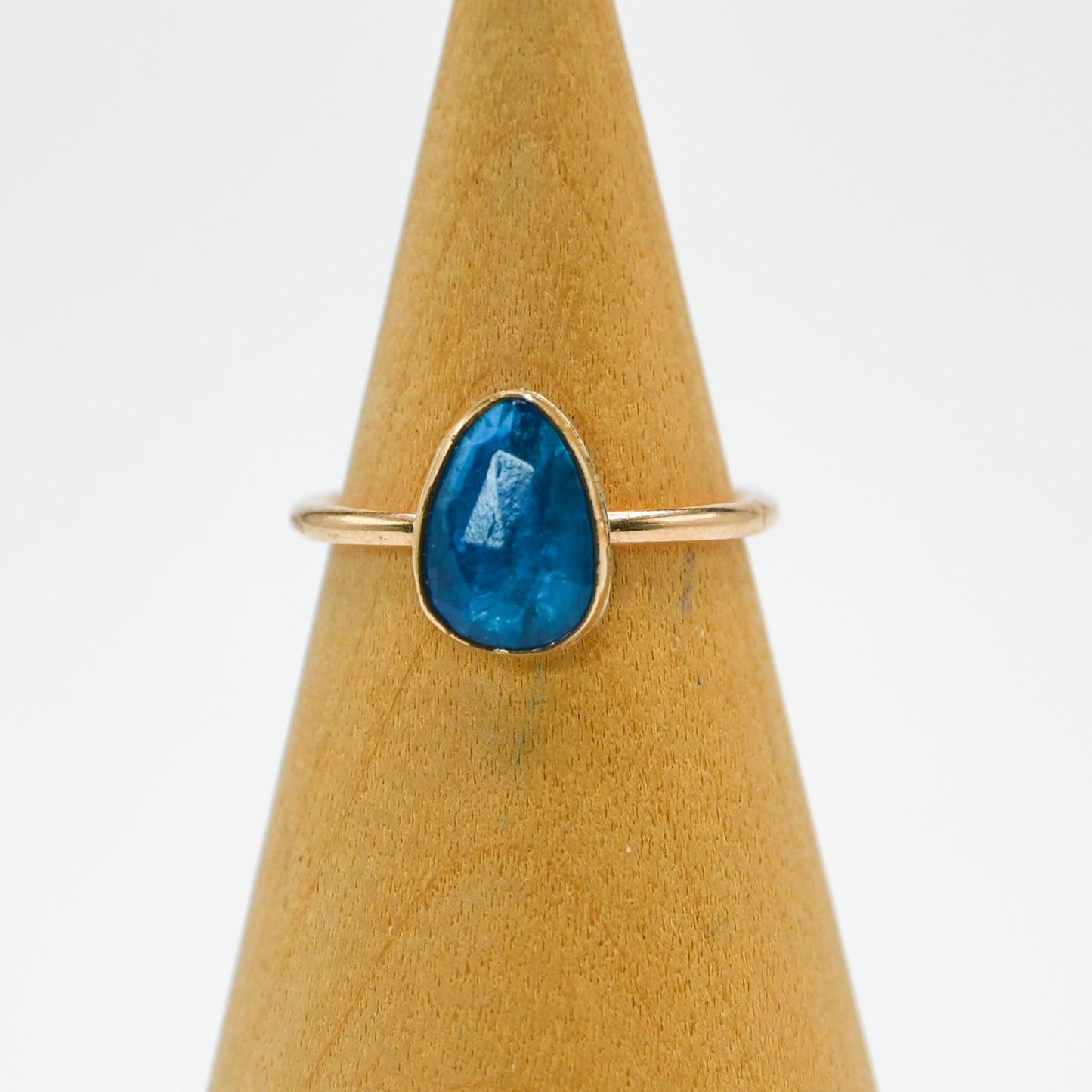 Gold fill rose cut neon blue apatite size 7