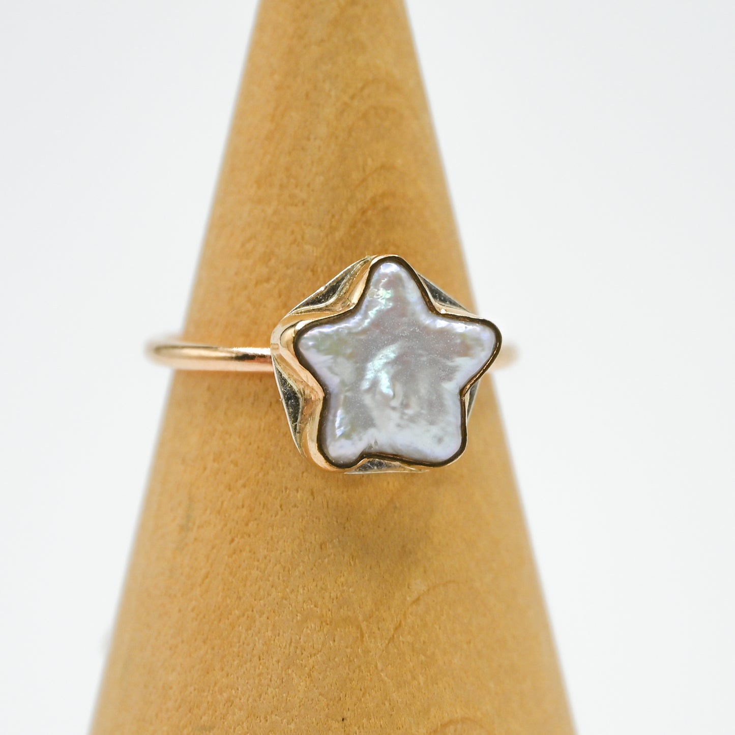 Gold fill pearl star size 7.75