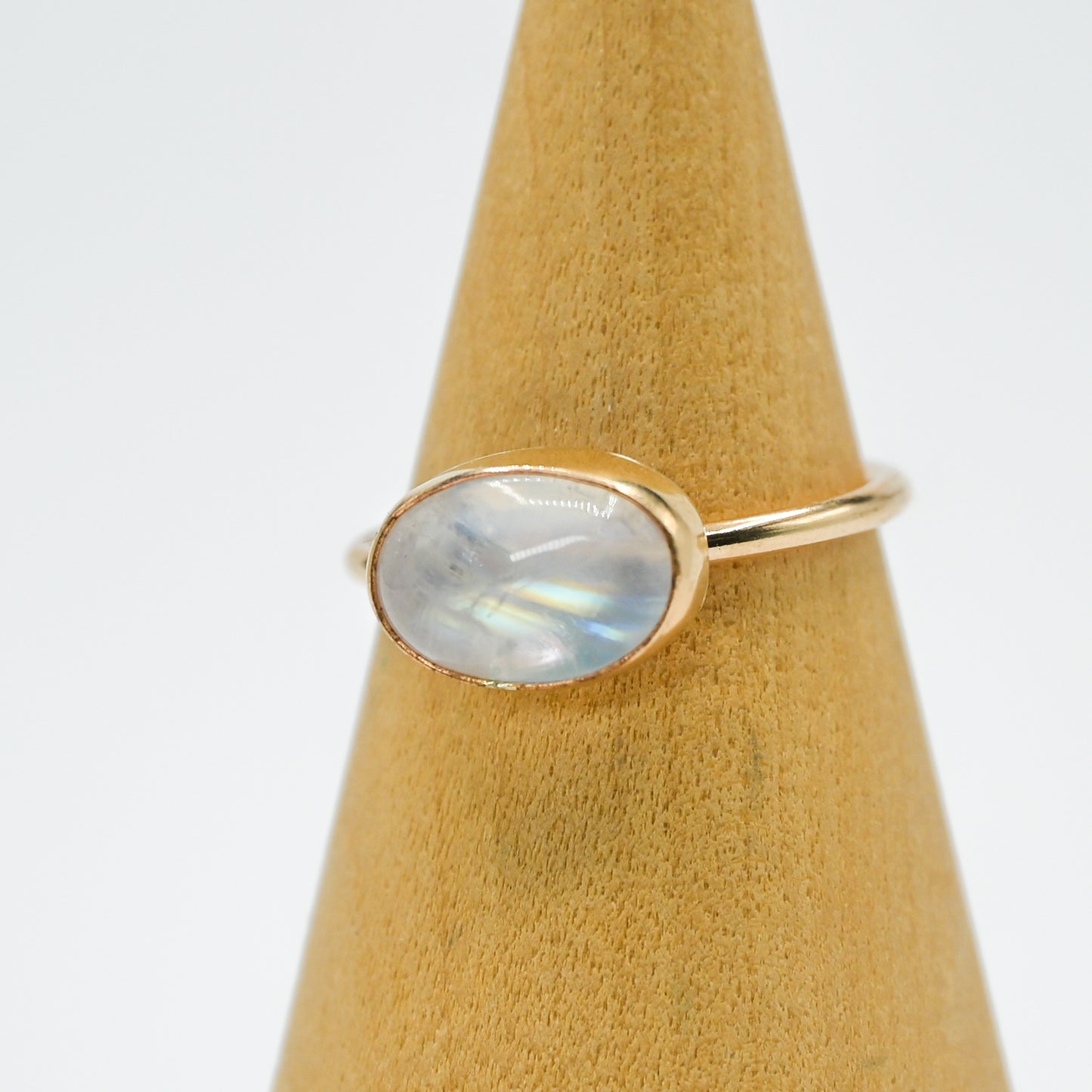 Gold fill oval horizontal moonstone size 8