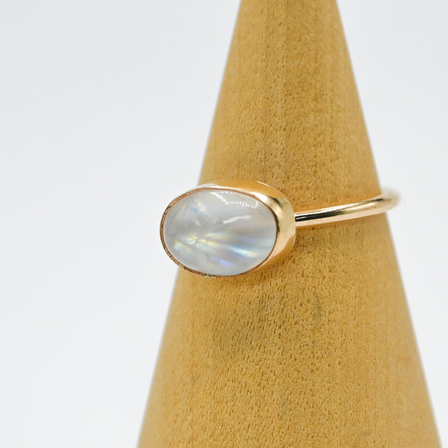 Gold fill oval horizontal moonstone size 8