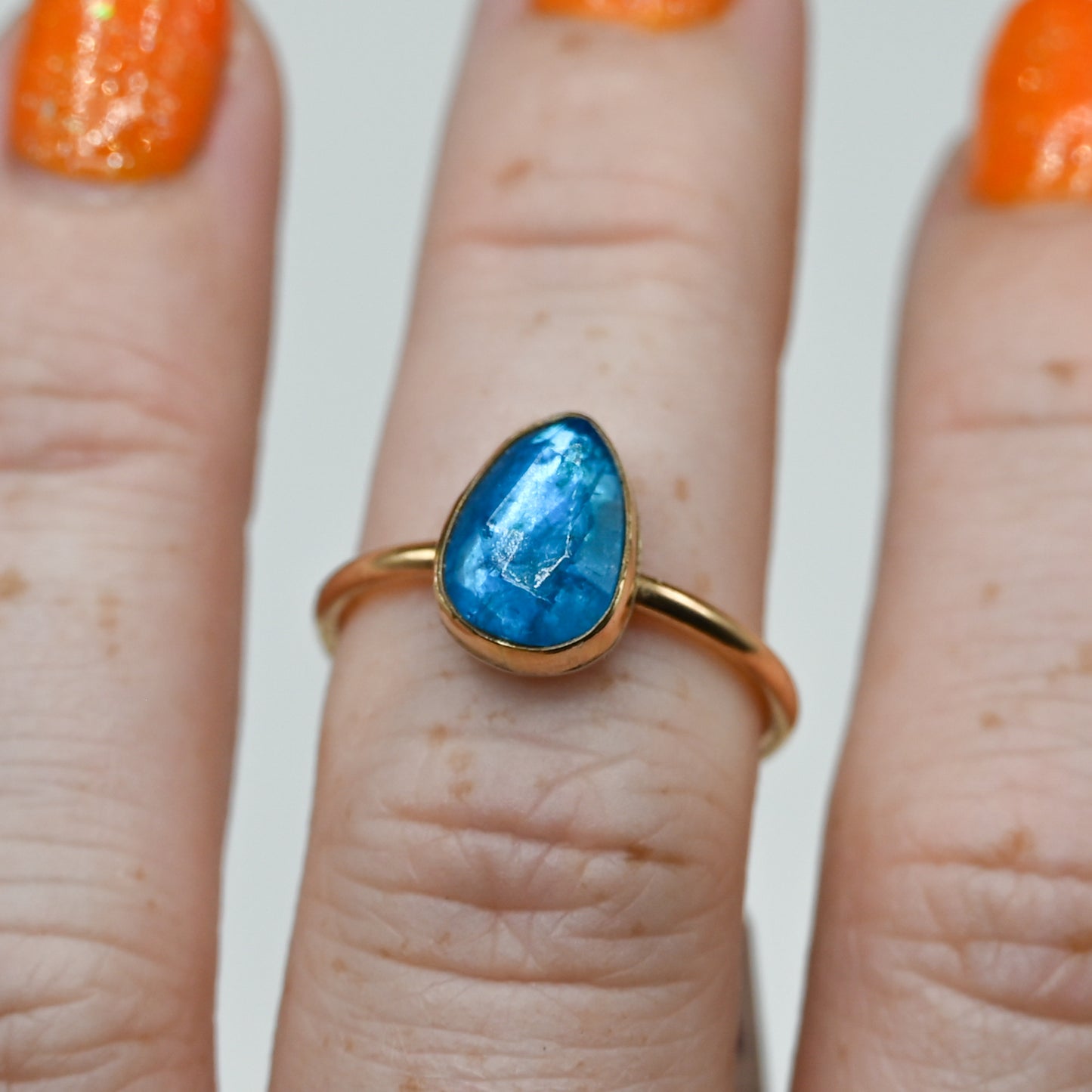 Gold fill rose cut neon blue apatite size 7