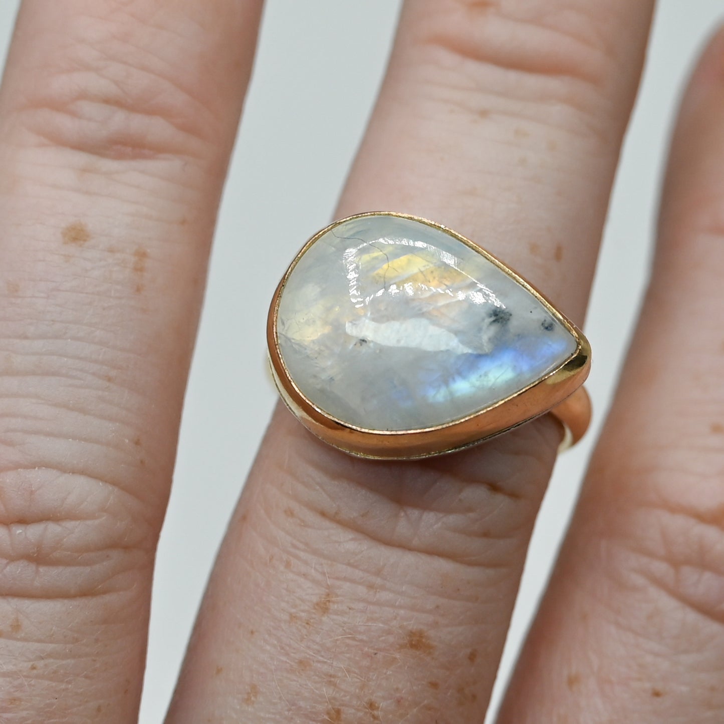 Gold fill xxl pear horizontal moonstone size 7
