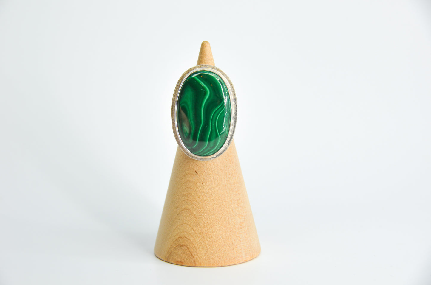 XL Oval Malachite Size 8