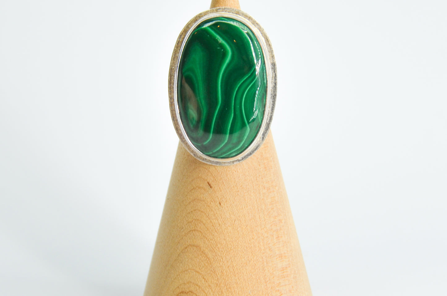 XL Oval Malachite Size 8