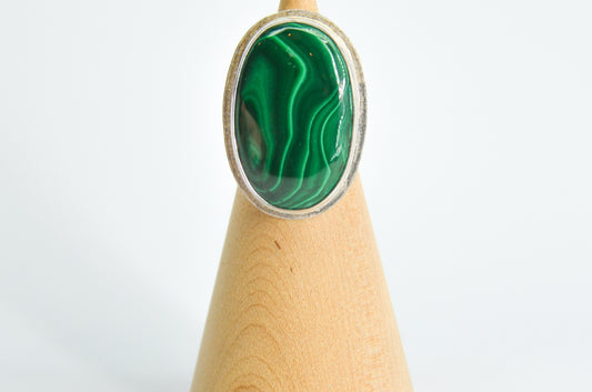 XL Oval Malachite Size 8