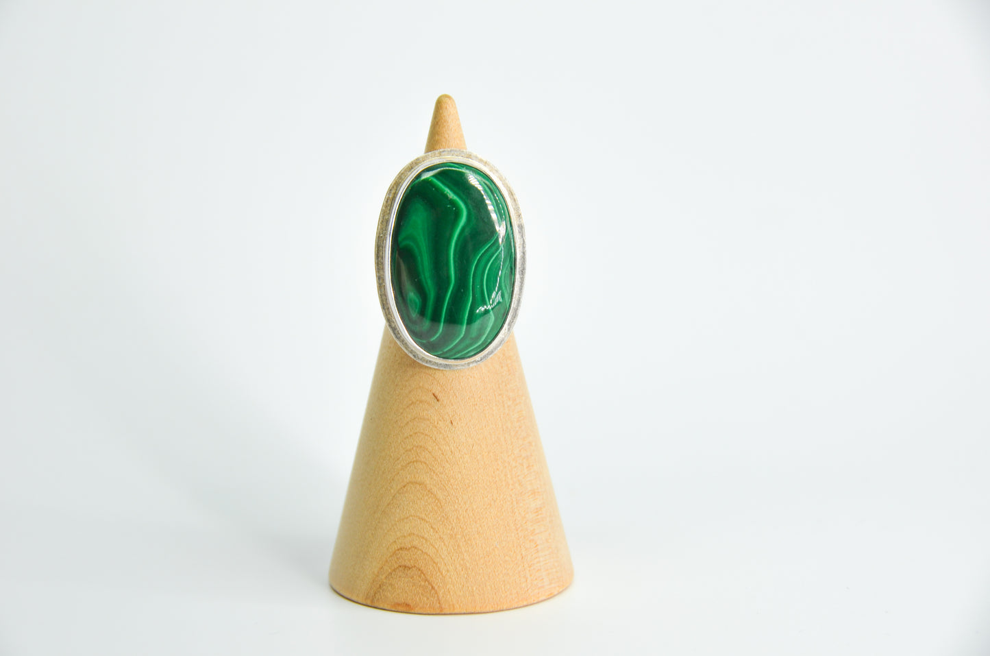 XL Oval Malachite Size 8