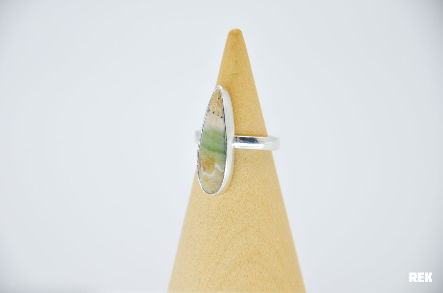 Indonesian opalized wood size 6.5