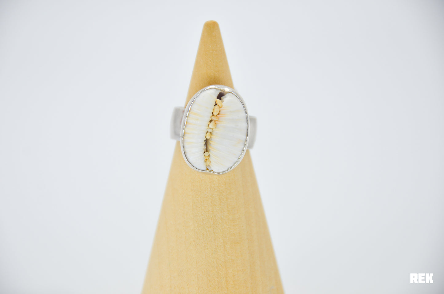 Granulated Cowrie Size 8