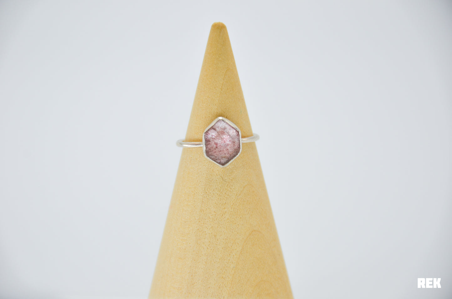 Strawberry quartz size 6.5