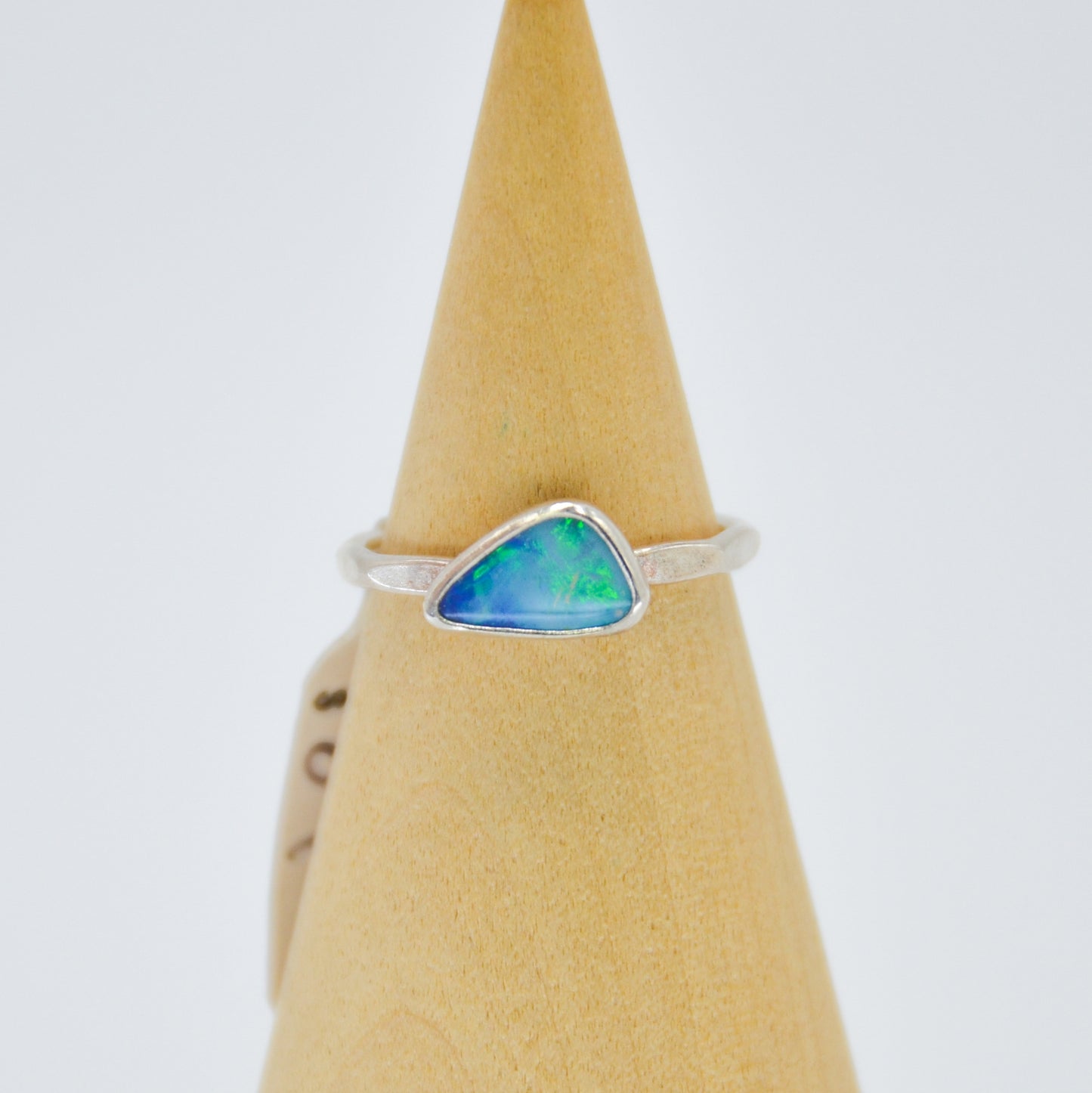 Australian Opal Size 6