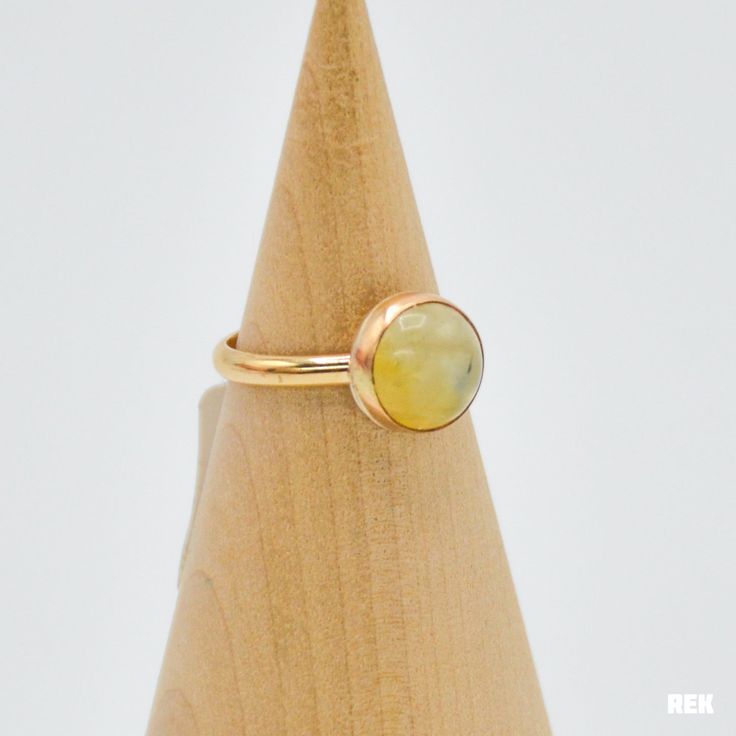 Gold fill round prehnite size 7.5