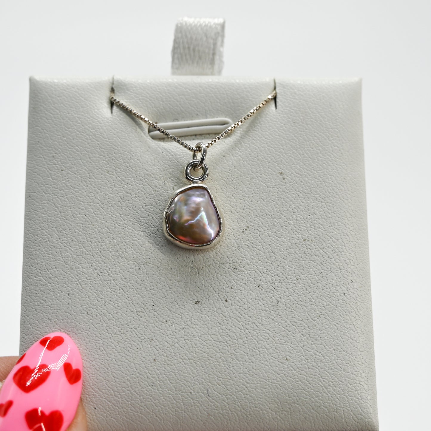 Lustrous keshi pearl necklace