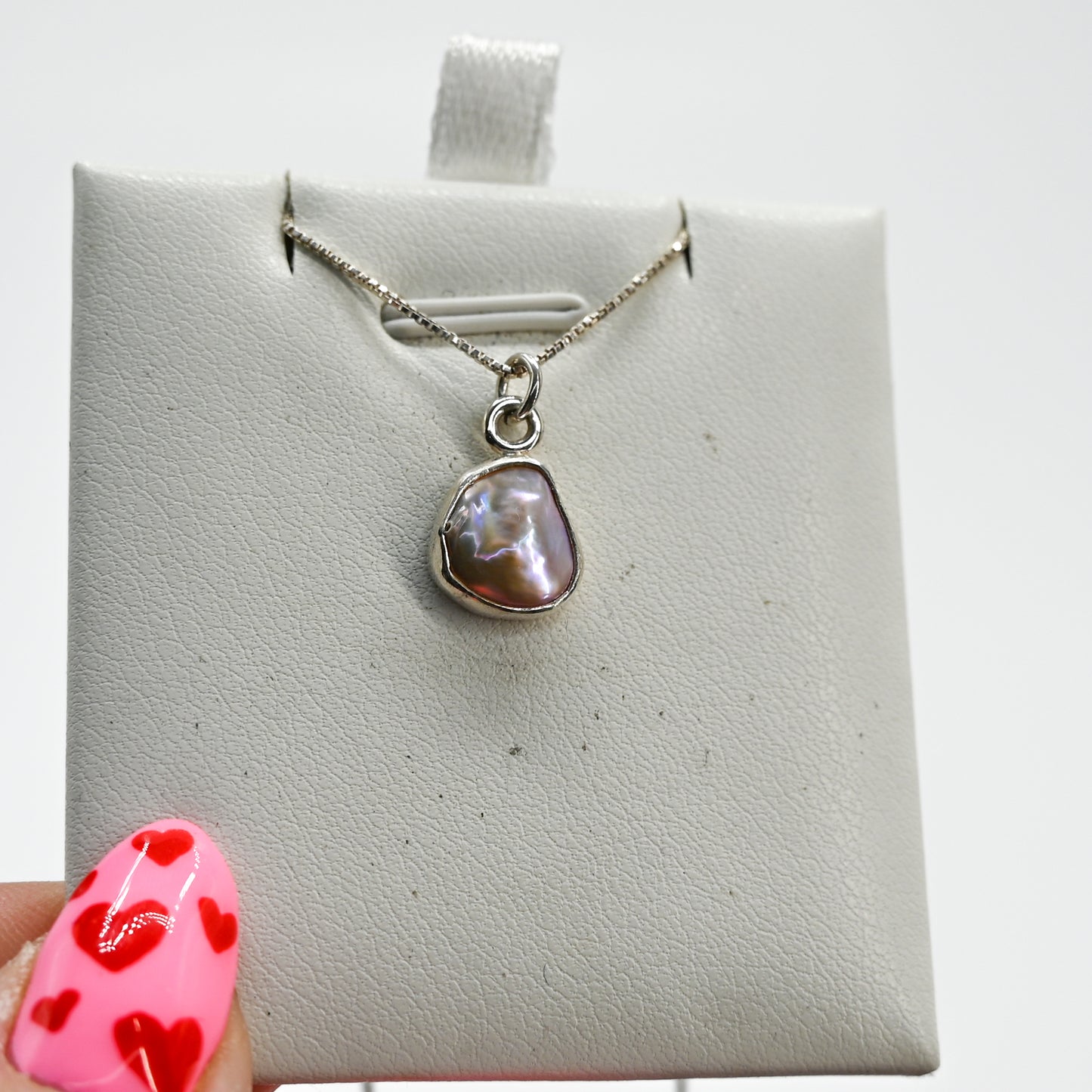 Lustrous keshi pearl necklace