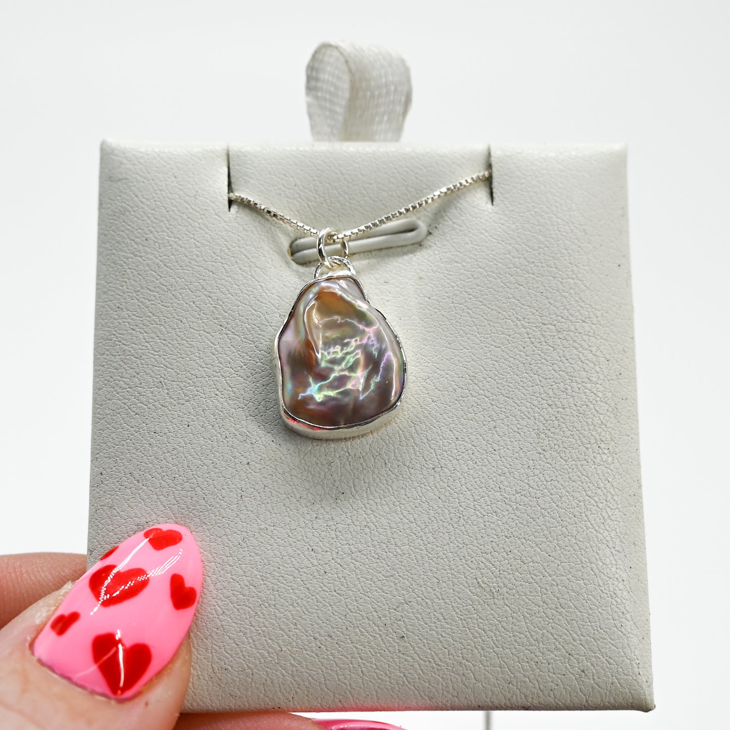 Large lustrous pearl necklace