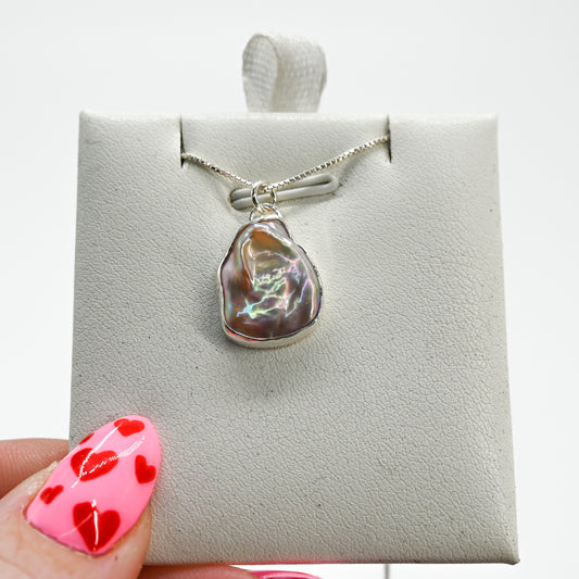Large lustrous pearl necklace