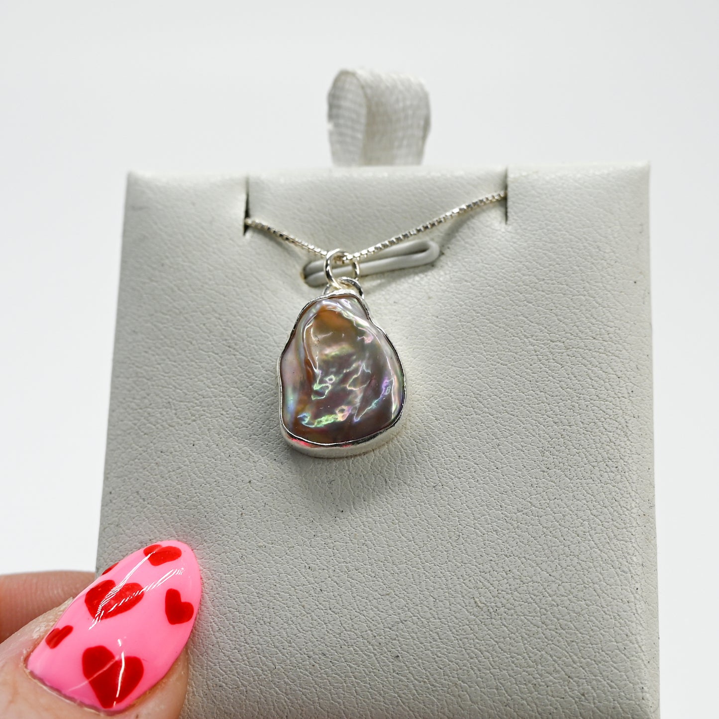 Large lustrous pearl necklace