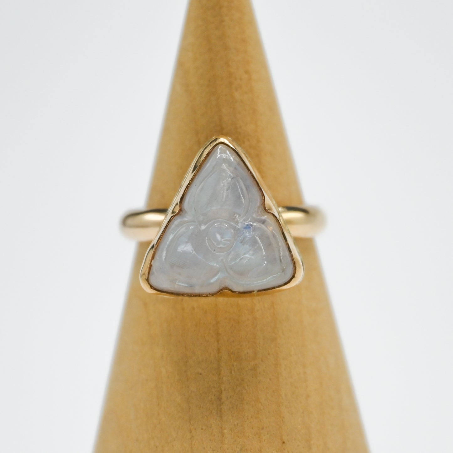 Gold fill xl carved moonstone size 8
