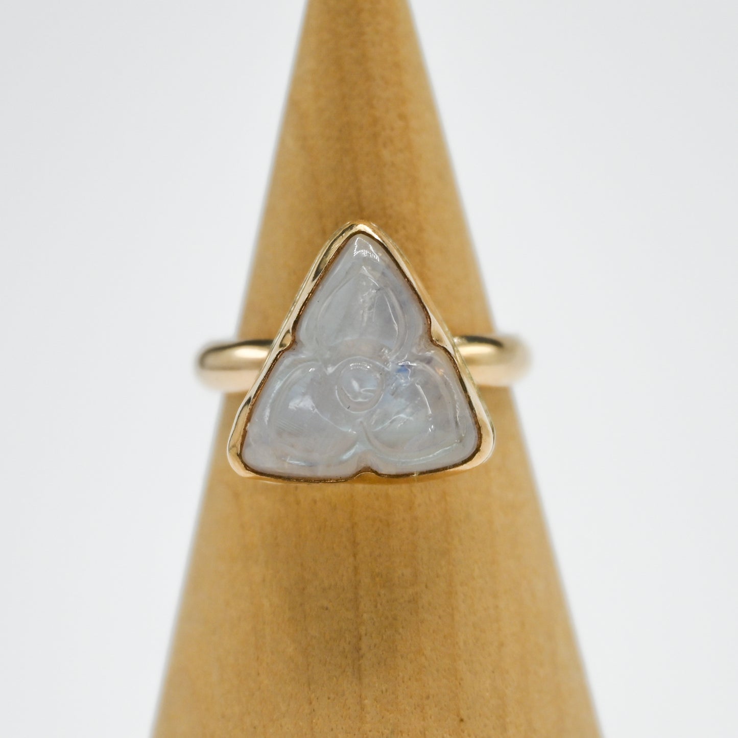 Gold fill xl carved moonstone size 8