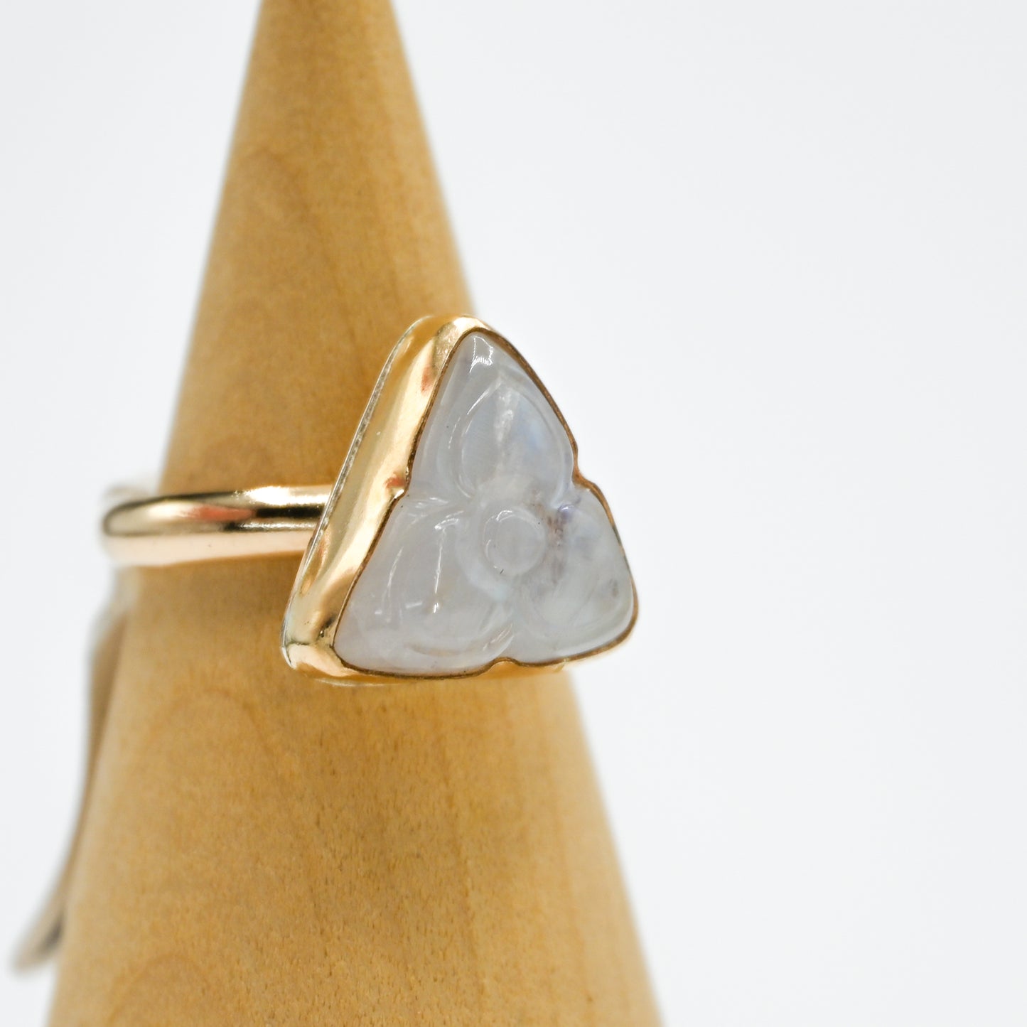 Gold fill xl carved moonstone size 8