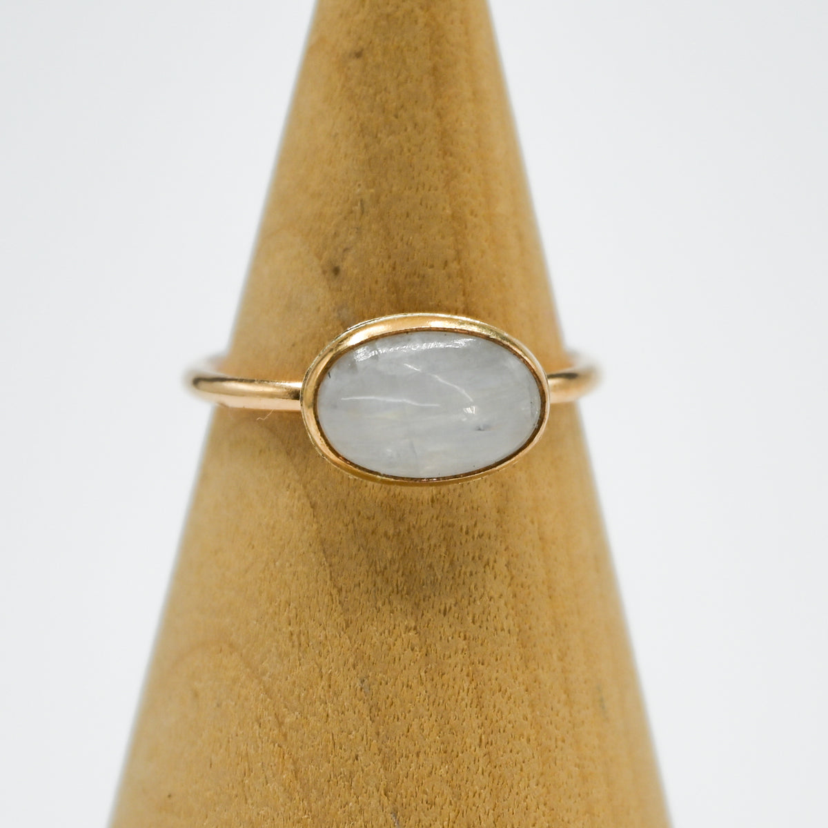 Gold fill horizontal moonstone size 8