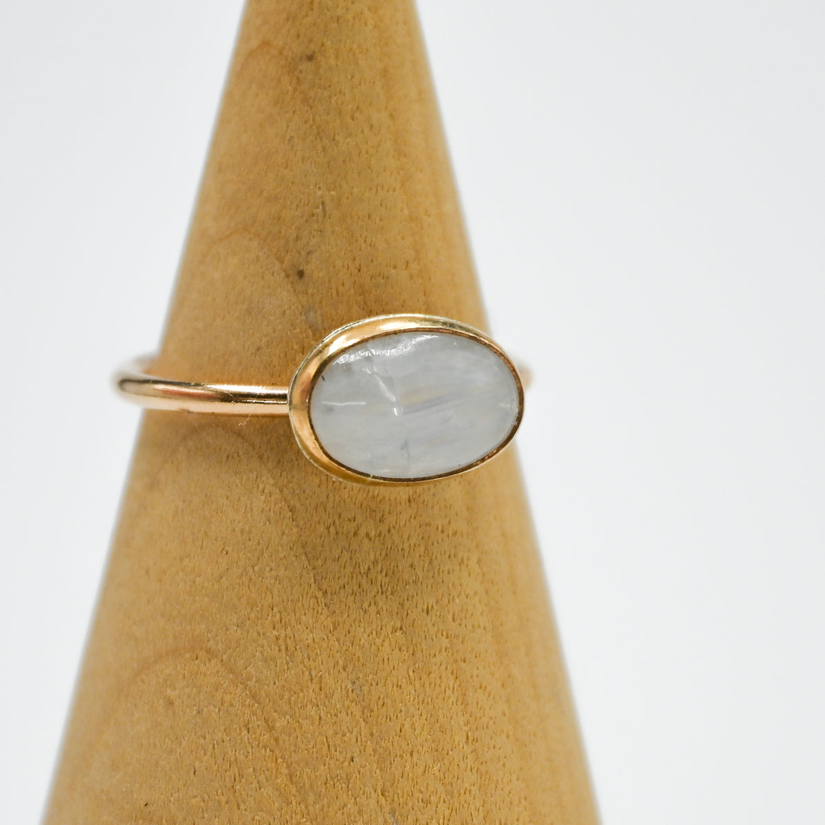Gold fill horizontal moonstone size 8