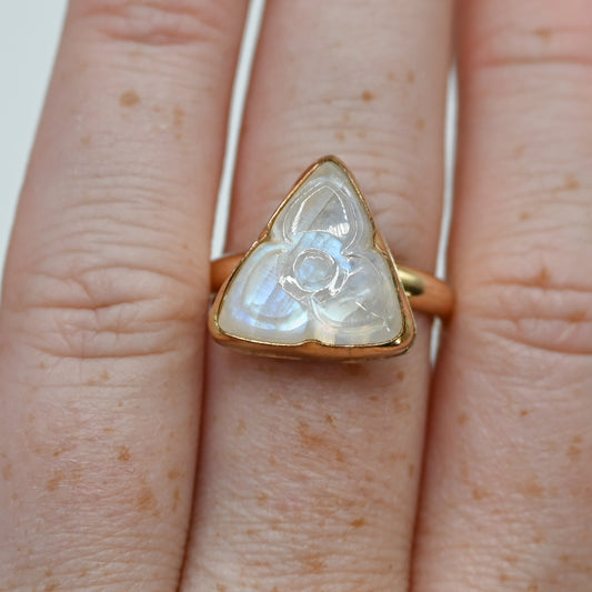 Gold fill xl carved moonstone size 8