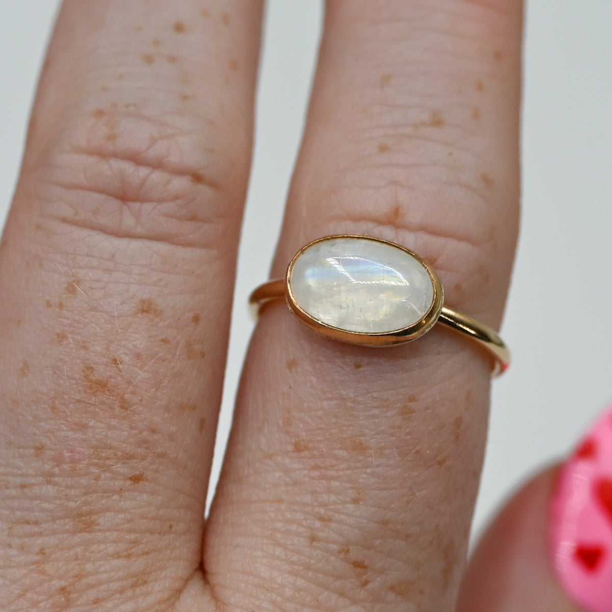 Gold fill horizontal moonstone size 8