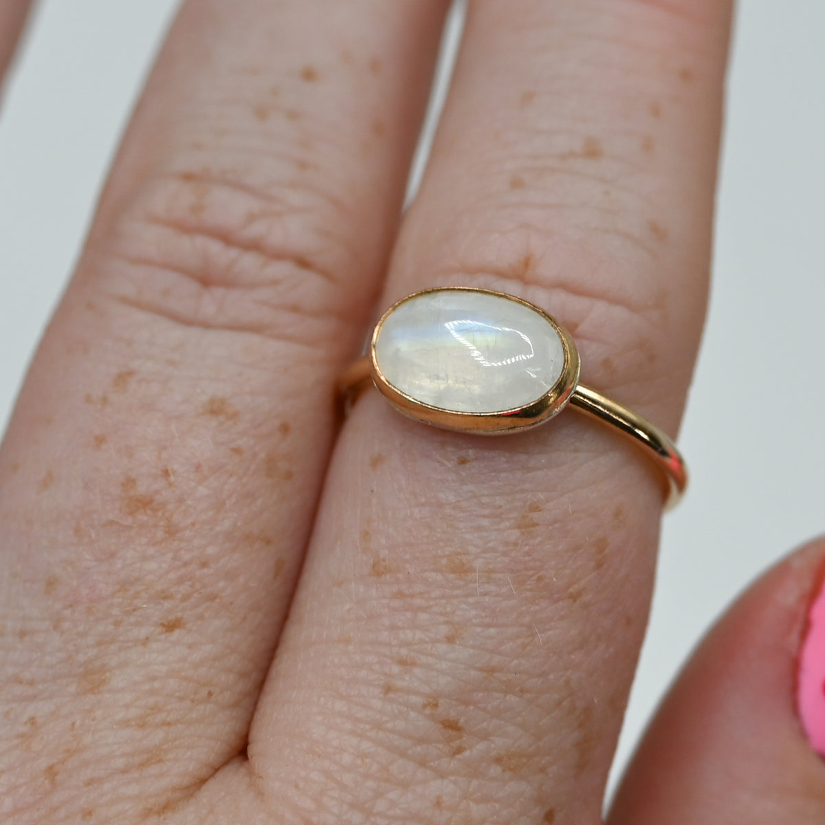Gold fill horizontal moonstone size 8