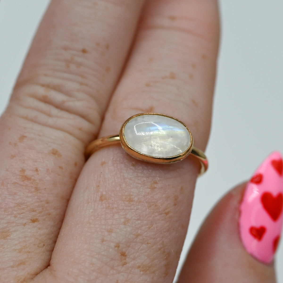 Gold fill horizontal moonstone size 8