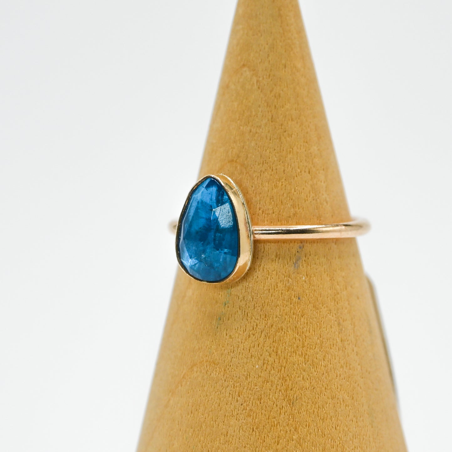 Gold fill rose cut neon blue apatite size 7