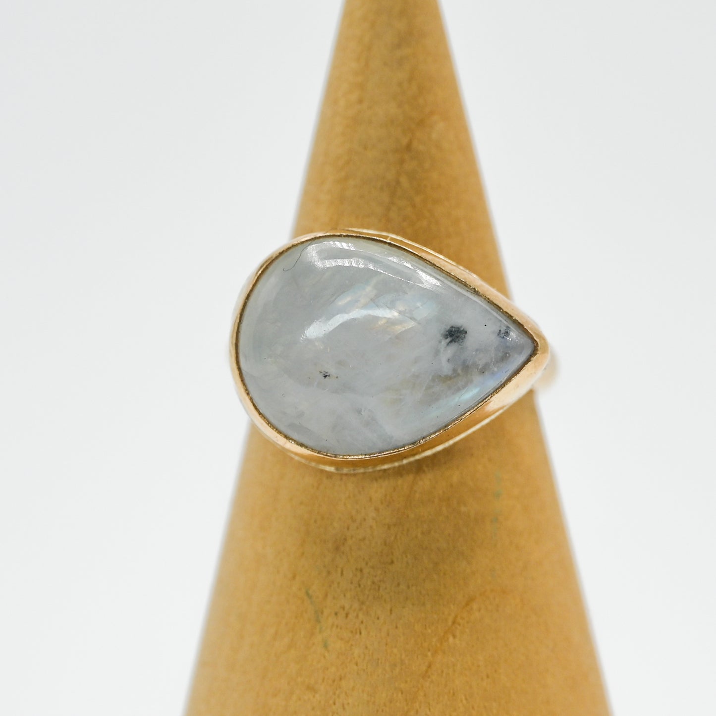 Gold fill xxl pear horizontal moonstone size 7