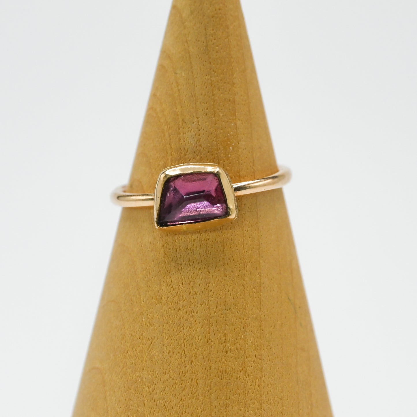 Gold fill rose cut garnet horizontal size 7.25