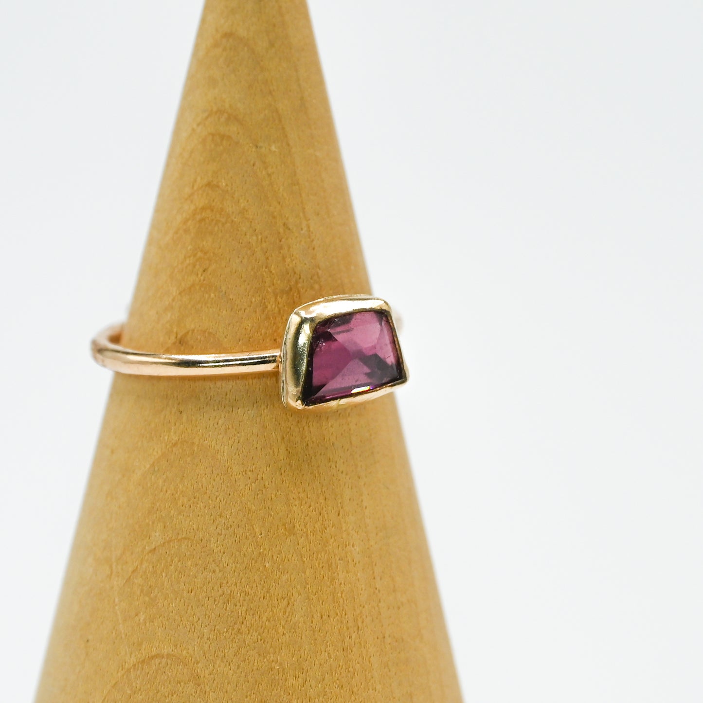 Gold fill rose cut garnet horizontal size 7.25